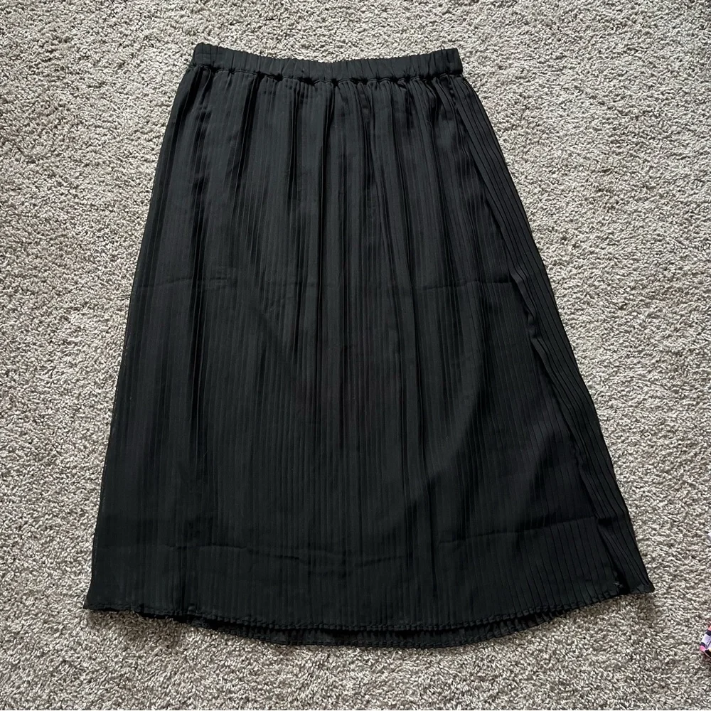 NWT Women's Able Bessie Pleated Midi Skirt size XL in Black - Picture 2 of 10